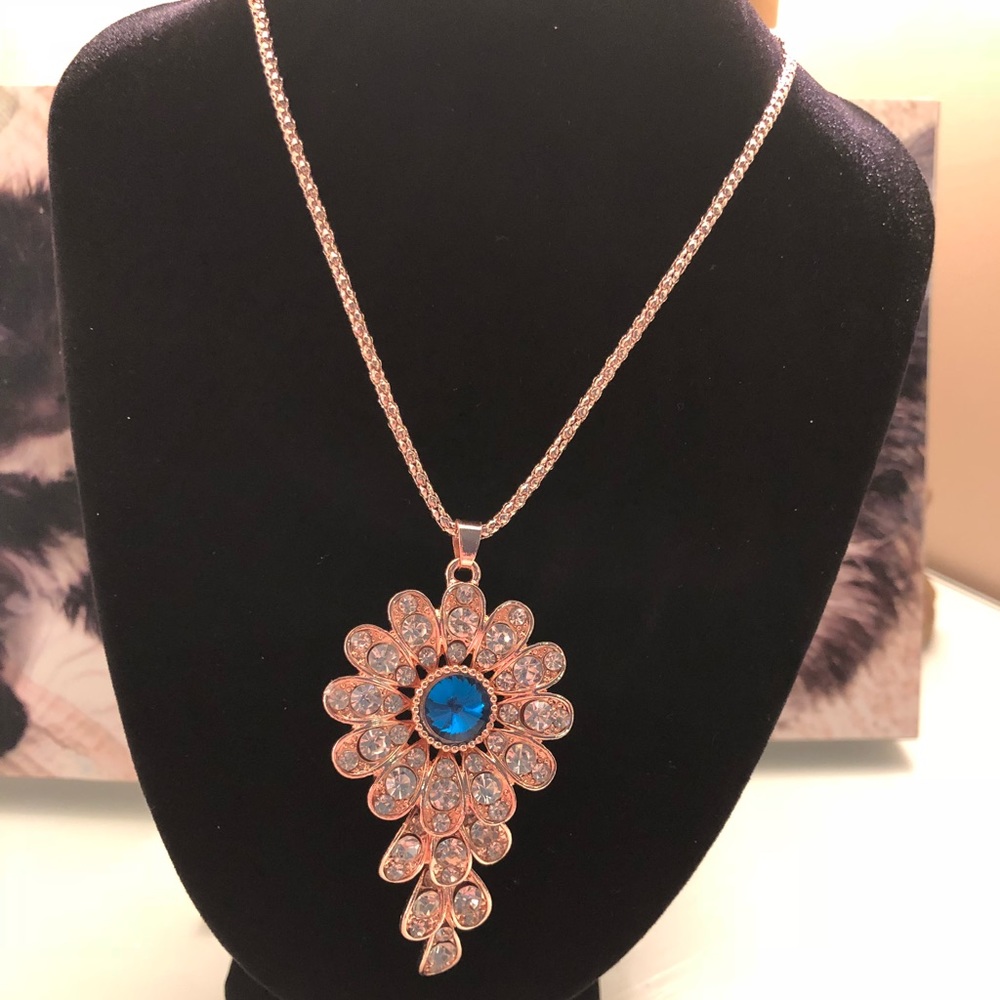 ✨3 for $10✨ Blue Diamond and Gold Necklace